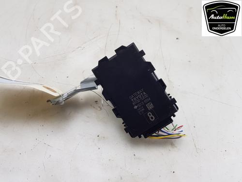 Used Electronic module TOYOTA YARIS (_P13_) 1.5 Hybrid (NHP130_) (101 hp) 23218282