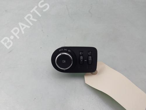Used Headlight switch Headlight switch OPEL CORSA F (P2JO) 1.2 (68) (75 hp) 33617826 33617826
