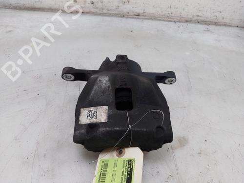 Used Right front brake caliper Right front brake caliper TOYOTA YARIS CROSS (MXP_) 1.5 Hybrid (MXPJ10) (116 hp) 32045113 32045113