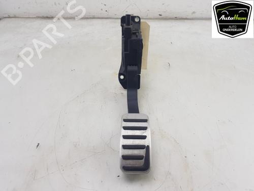 Used Pedal Pedal VOLVO V40 Hatchback (525) D4 (190 hp) 16352608 16352608
