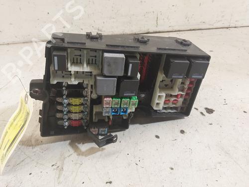 Used Fuse box Fuse box 39404454 39404454