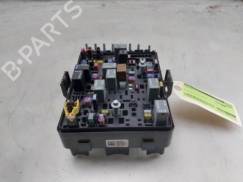 Used Fuse box Fuse box RAM 1500 Crew Cab Pickup (DT) 5.7 (401 hp) 31922726 31922726