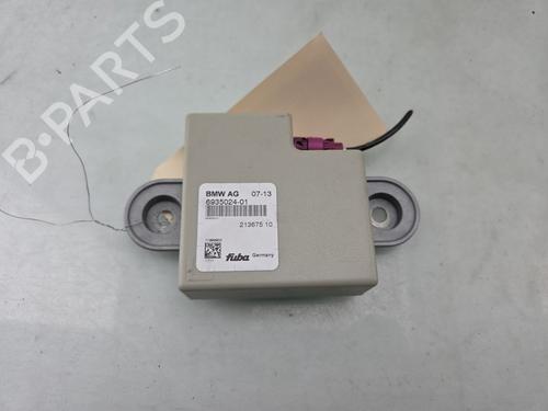 Used Electronic module BMW 5 (F10) 535 i (306 hp) 31922945