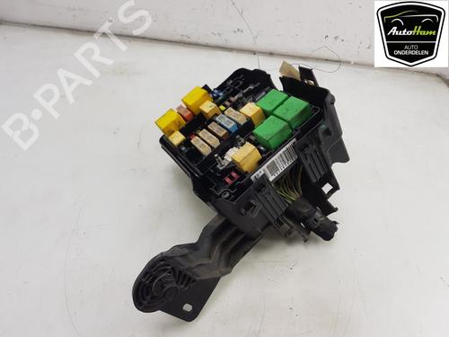 Fuse box PEUGEOT 208 I (CA_, CC_) 1.2 VTI 82 | BP13104772E1