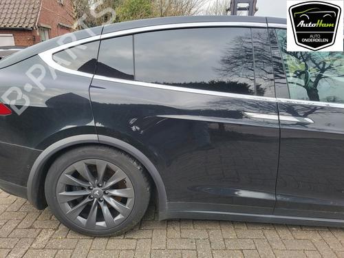 Used Right rear door TESLA MODEL X (5YJX) 75D AWD (525 hp) 17793324