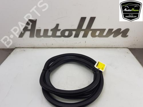 Used Rubber door seal PEUGEOT 2008 II (UD_, US_, UY_, UJ_, UR_, UC_) 1.2 PureTech 130 (USHNS, URHNS) (130 hp) 16910123