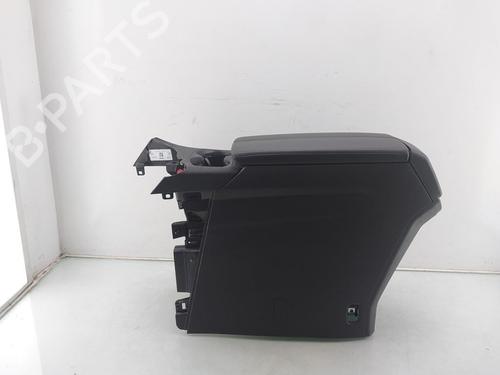 Used Armrest / Center console PEUGEOT 5008 II (MC_, MJ_, MR_, M4_) 1.2 THP (MRHNYH, MRHNYW, MRHNSJ, MRHNSU, MRHNSM) (131 hp) 30300082