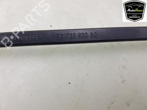 Front windshield wiper arm PEUGEOT 2008 I (CU_) 1.2 THP 110 / PureTech 110 | BP22903246C143 