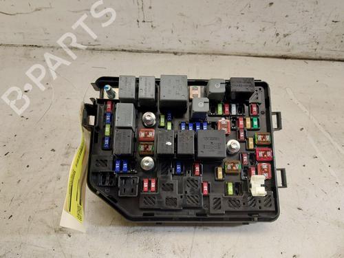 Used Fuse box Fuse box 39668387 39668387