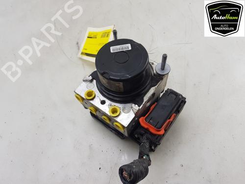Used ABS pump TOYOTA YARIS (_P13_) 1.4 D (NLP130_, NLP130) (90 hp) 15130879