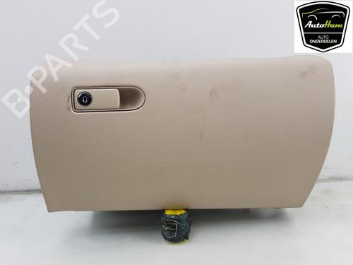 Used Glove box MERCEDES-BENZ C-CLASS (W205) C 180 (205.040, 205.140) (156 hp) 12048574