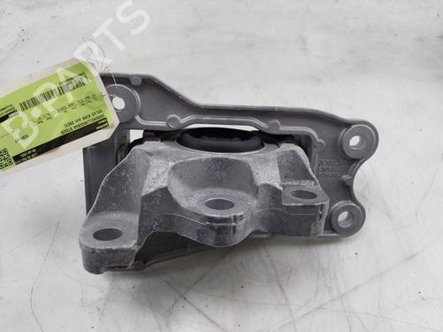 Used Gearbox mount VOLVO XC60 II (246) T8 Hybrid AWD (390 hp) 30102949