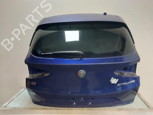 tailgate-alfa-romeo-stelvio-949_-2016-29395340 main image