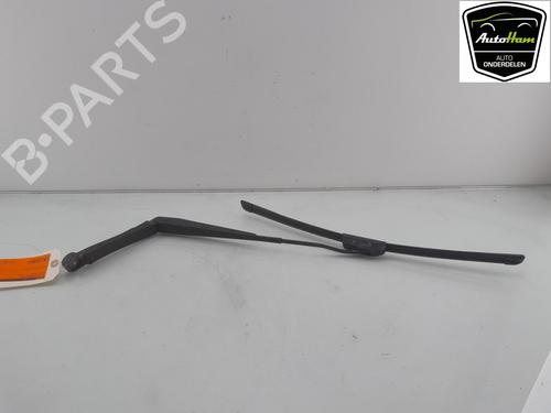 Used Front windshield wiper arm NISSAN MICRA IV (K13K, K13KK) 1.2 (80 hp) 13147654