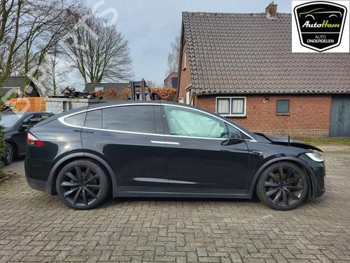 Used Right front door TESLA MODEL X (5YJX) 75D AWD (525 hp) 19667405