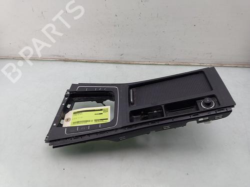 Used Middle console Middle console VW GOLF VII (5G1, BQ1, BE1, BE2) 1.0 TSI (110 hp) 33812058 33812058