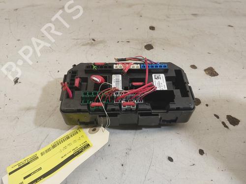 Used Fuse box Fuse box 39265669 39265669