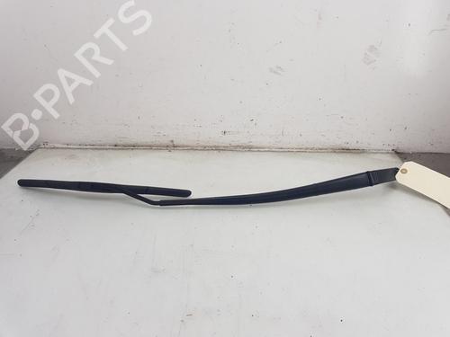 Used Front windshield wiper arm TOYOTA YARIS CROSS (MXP_) 1.5 Hybrid (MXPJ10) (116 hp) 28669183