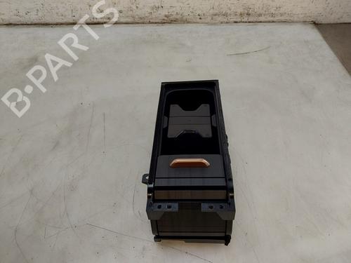 kopholdergenstandsholder-nissan-ariya-fe0-2020-36883763 main image