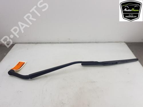 Used Front windshield wiper arm SUZUKI VITARA (LY) 1.0 (APK 310) (111 hp) 13148869