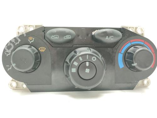 Used Climate control Climate control HYUNDAI SANTA FÉ I (SM) 2.4 16V (146 hp) 40044422 40044422