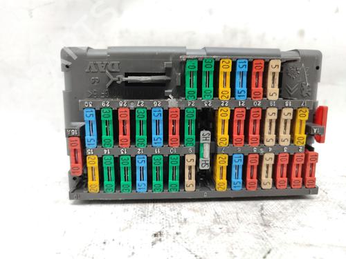 Used Fuse box PEUGEOT 406 (8B) 1.8 16V (110 hp) 28095369