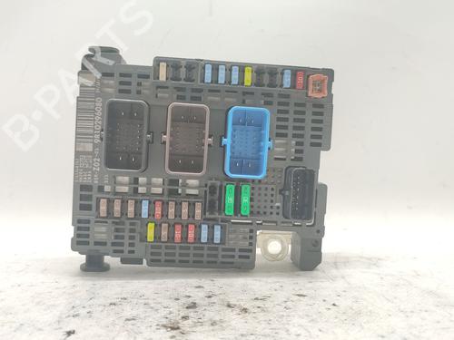 Used Fuse box Fuse box 37421444 37421444