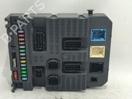 Used Fuse box Fuse box 38288682 38288682