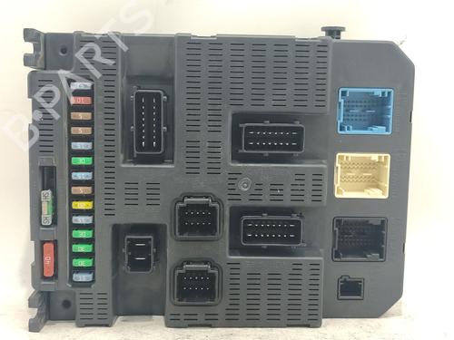 Used Fuse box Fuse box 38728900 38728900