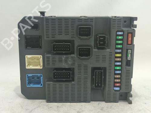 Used Fuse box Fuse box 38224319 38224319