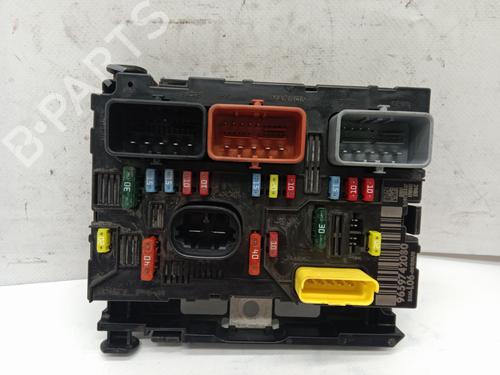 Used Fuse box PEUGEOT 307 SW (3H) 2.0 HDi 135 (136 hp) 25404543