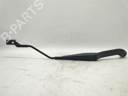 Used Front windshield wiper arm FORD KUGA I 2.0 TDCi (140 hp) 30113651