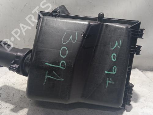 Used Air filter box MERCEDES-BENZ VITO Bus (W638) 108 CDI 2.2 (638.194) (82 hp) 25883230
