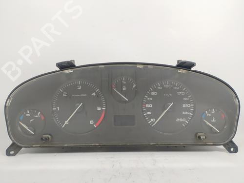 Used Instrument cluster PEUGEOT 406 (8B) 2.2 HDi (133 hp) 8823136
