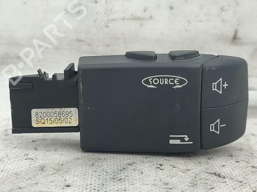 Used Steering wheel controls RENAULT CLIO II (BB_, CB_) 1.5 dCi (B/CB07) (65 hp) 24358419