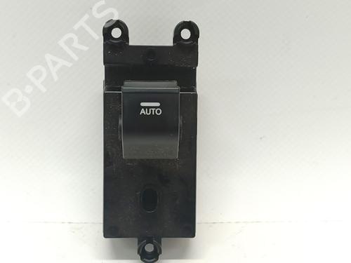 Mando elevalunas trasera derecho HYUNDAI i40 I (VF) 1.7 CRDI (141 hp) 31065592