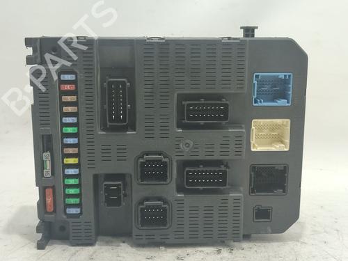 Used Fuse box Fuse box 38488878 38488878