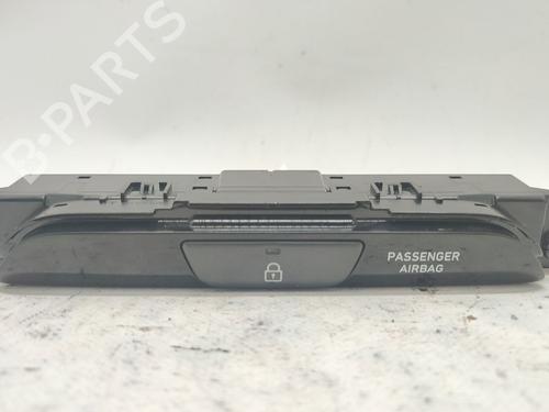 switch-hyundai-i30-pde-pd-pden-2016-36356087 main image