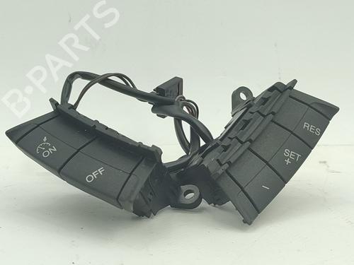 Stuurwielbediening FORD FOCUS II (DA_, HCP, DP) 1.6 TDCi (109 hp) 31060688