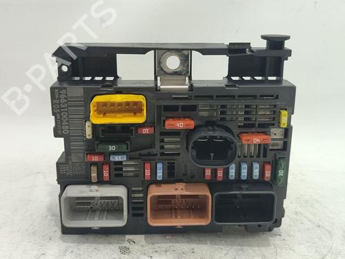 Used Fuse box Fuse box 38176780 38176780