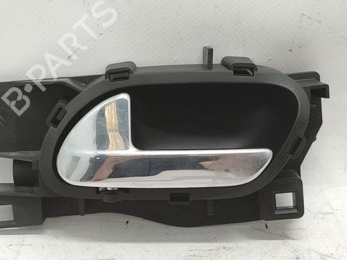 Used Front left interior door handle Front left interior door handle 37028003 37028003