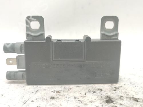 Antenne/Base Antenne/Base MERCEDES-BENZ S-CLASS (W140) S 280 (140.028) (193 hp) 37239776 37239776