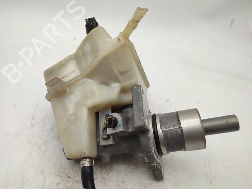 Used Brake master cylinder BMW X5 (E53) 4.4 i (286 hp) 13657381