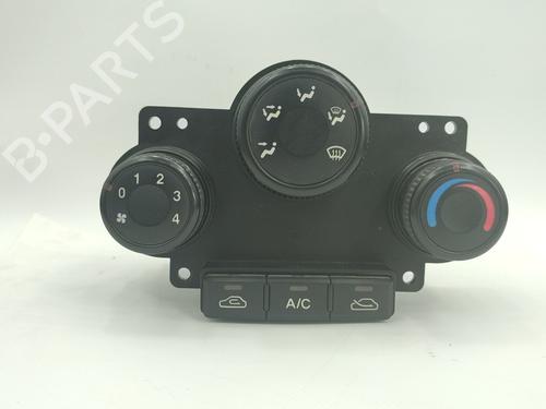 Used Climate control KIA CARENS I MPV (FC, FJ) 2.0 CRDi (113 hp) 31060737