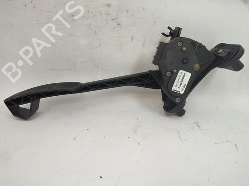 Pedal VOLVO V70 II (285) D5 30636004