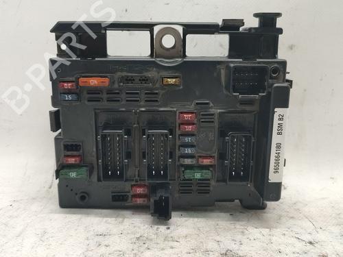 Used Fuse box Fuse box 38673806 38673806