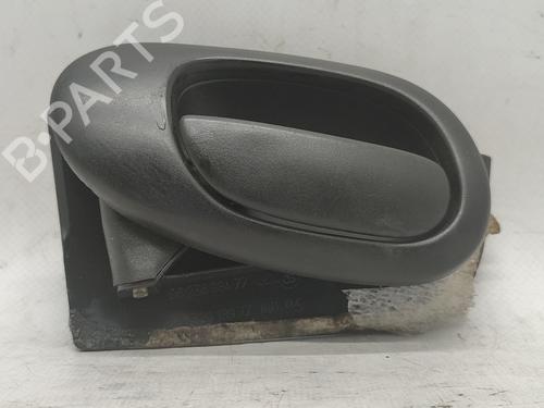 Used Front left interior door handle PEUGEOT 206 Hatchback (2A/C) 1.4 i (75 hp) 17105588