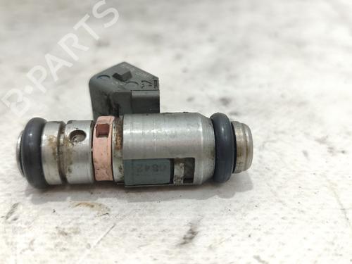 Used Injector RENAULT CLIO II (BB_, CB_) 1.2 16V (BB05, BB0W, BB11, BB27, BB2T, BB2U, BB2V, CB05,... (75 hp) 27833930