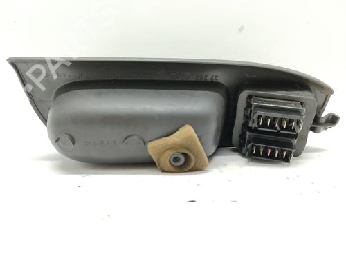 Fensterheberschalter rechts vorne RENAULT SCÉNIC I MPV (JA0/1_, FA0_) 1.9 dCi RX4 | BP29983444I26