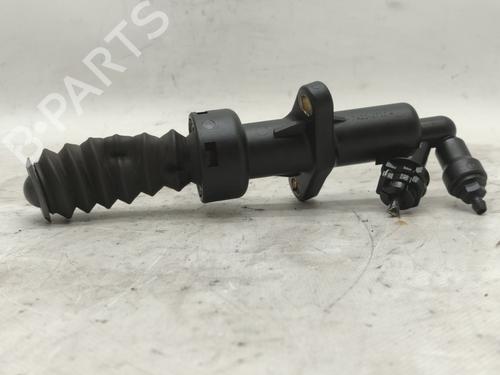 Used Clutch slave cylinder CITROËN XSARA PICASSO (N68) 2.0 HDi (90 hp) 17186403